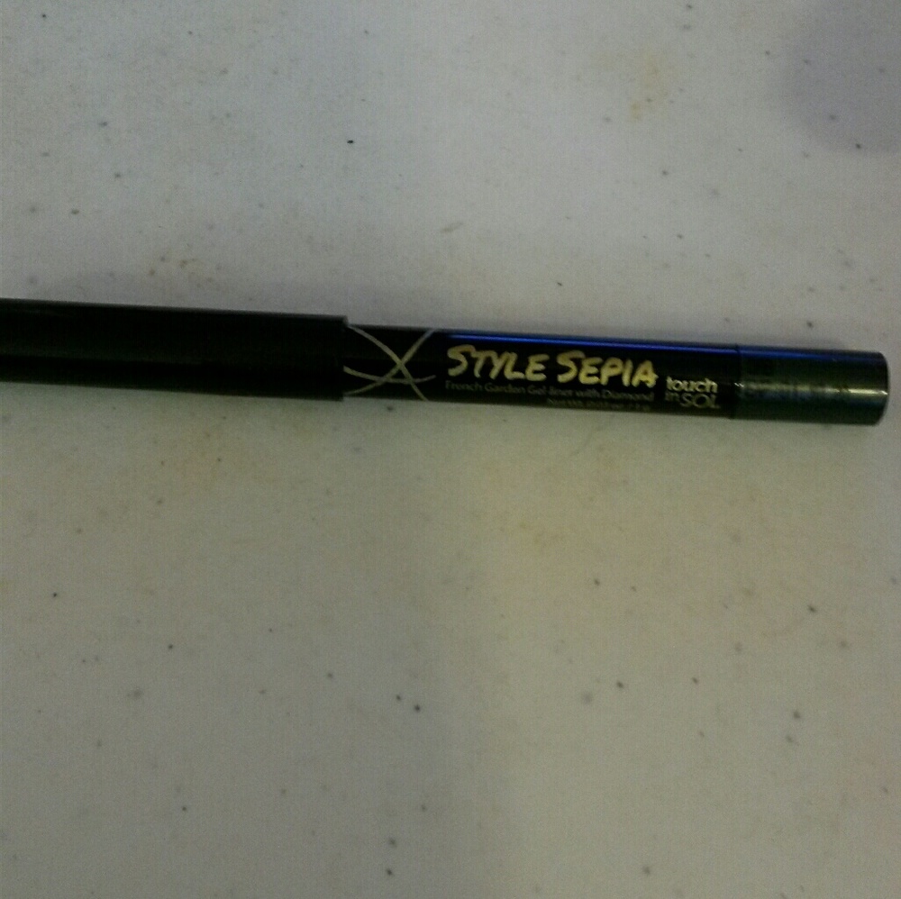Eye liner - Picture 2 of 2